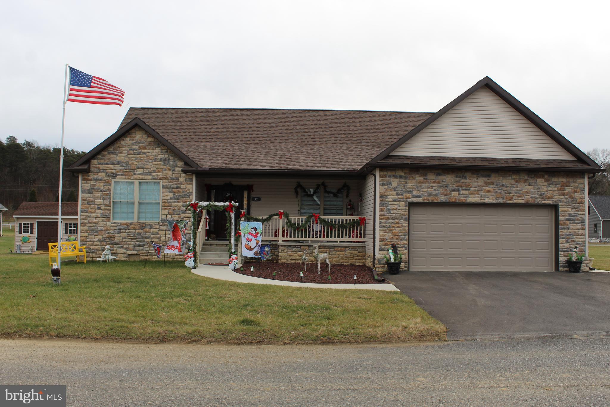 CREEKSIDE MANOR - Residential