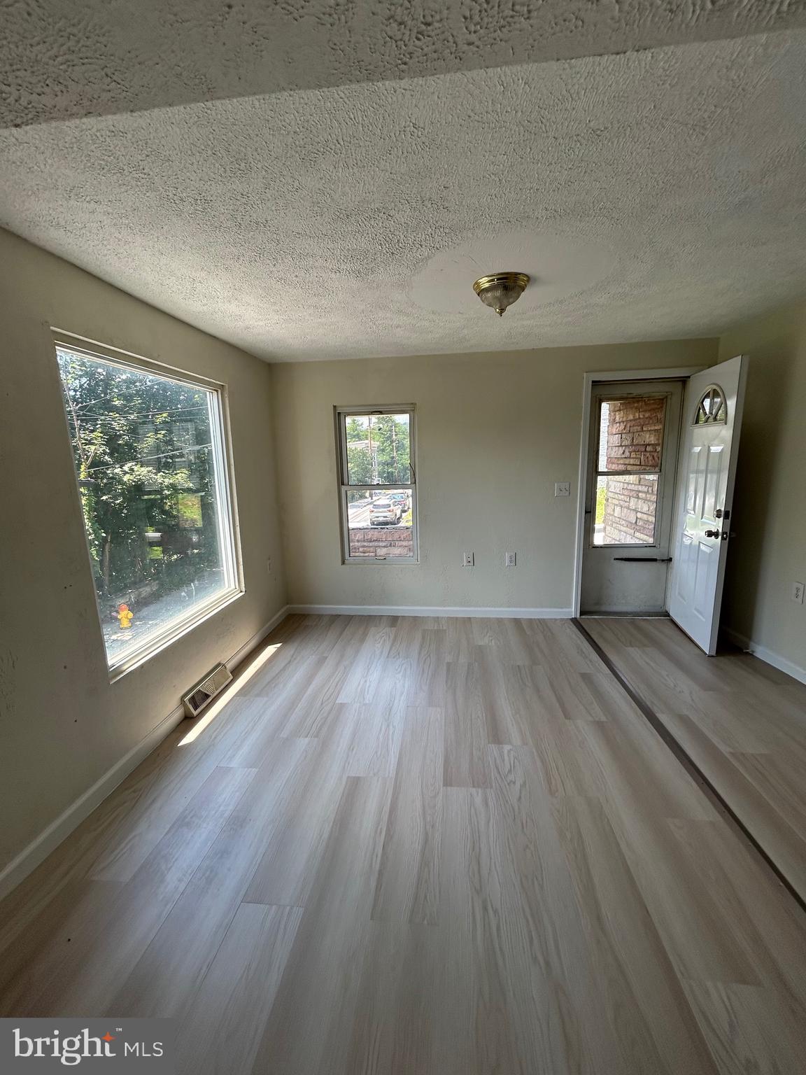 EAST SIDE - Residential