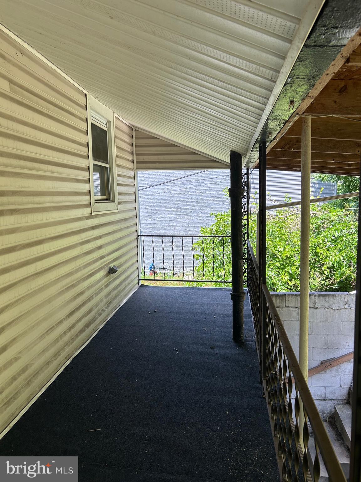 EAST SIDE - Residential