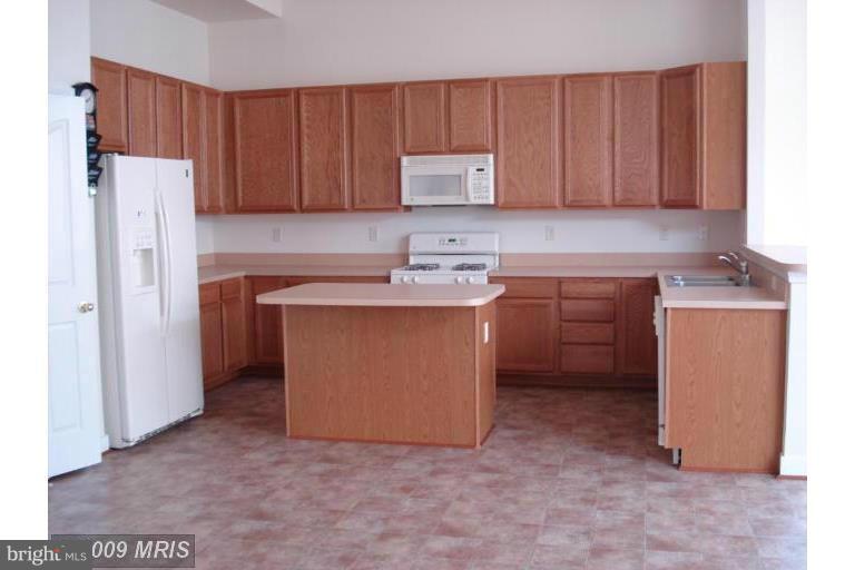 HUNTERS BROOKE SUB - Residential Lease