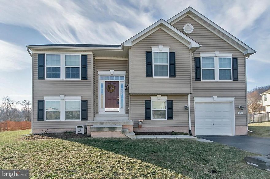 Great location newer home in Stonebrook Village in Hedgesville, WV. 3 bedrooms with master en suite plus a partially finished daylight basement with walkout and rough-in for a third bath. This home has a one car garage and is very well maintained. Rooms are tastefully decorated so nothing will need to be done except your personal touch.  All on 1/3 acre lot.