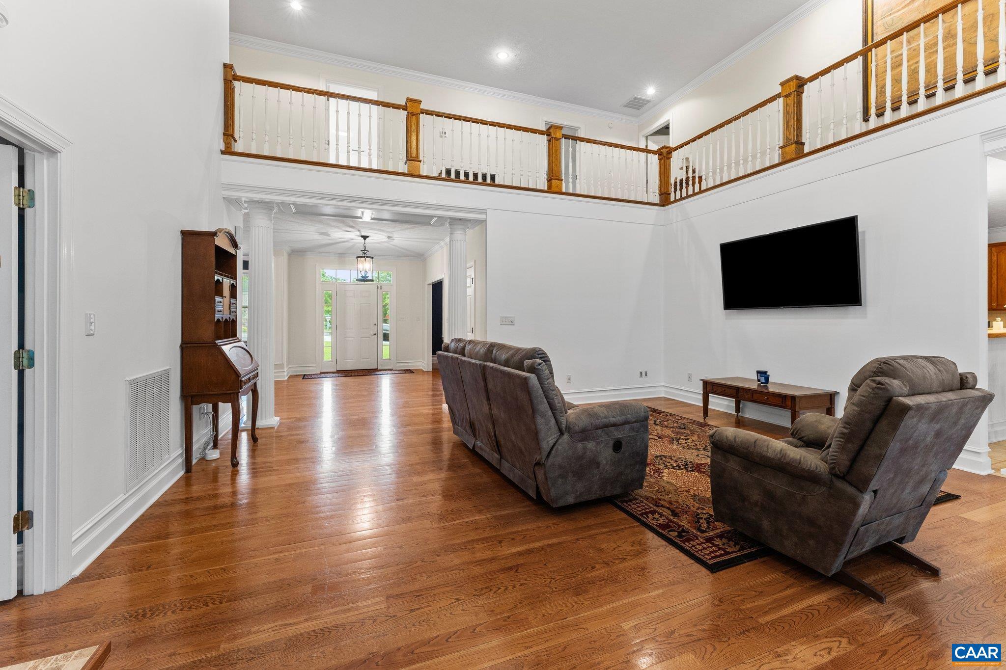 201 PELHAM KNOLLS DR