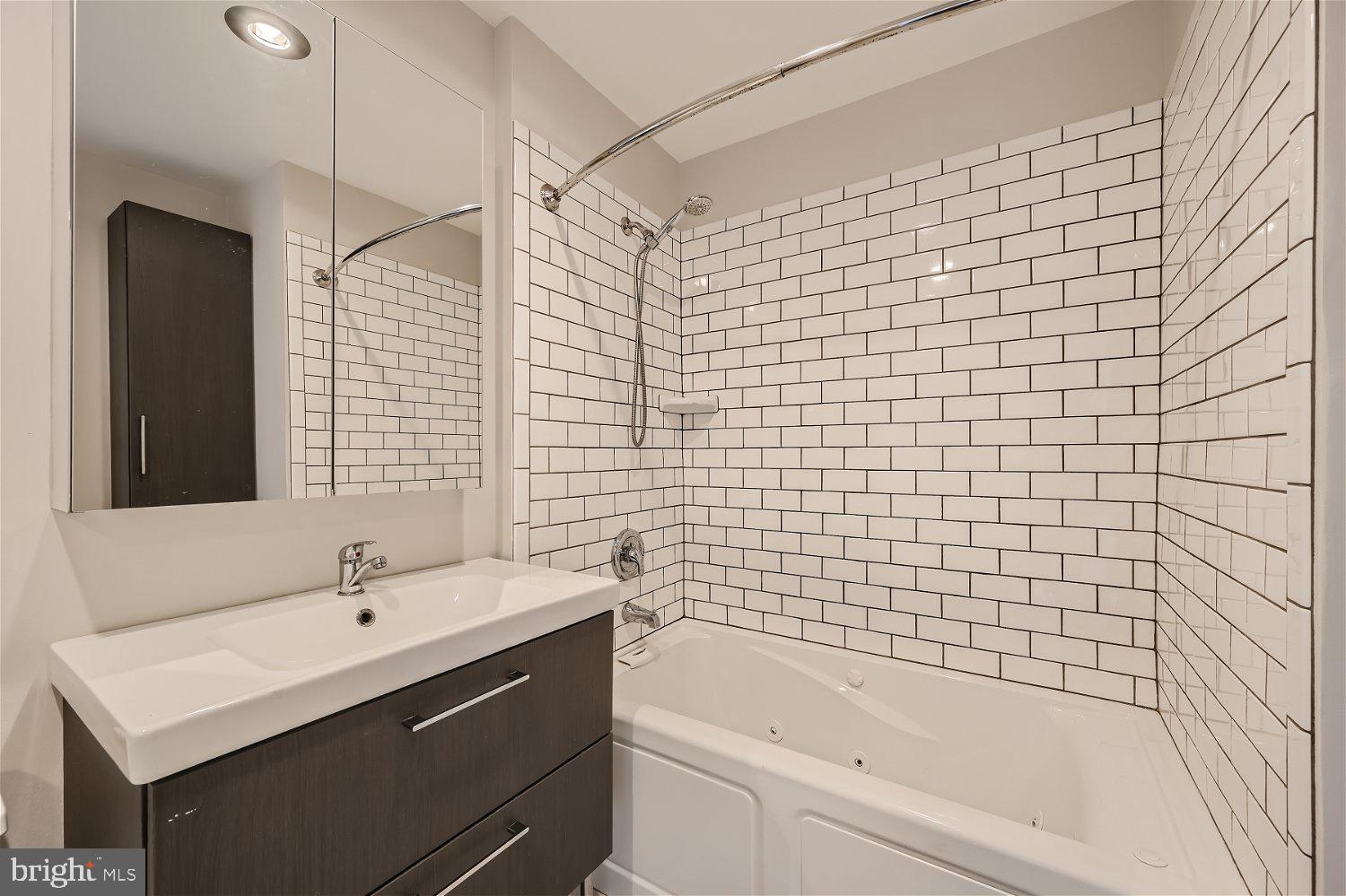 ENGLISH COUNTRY MANOR - Residential