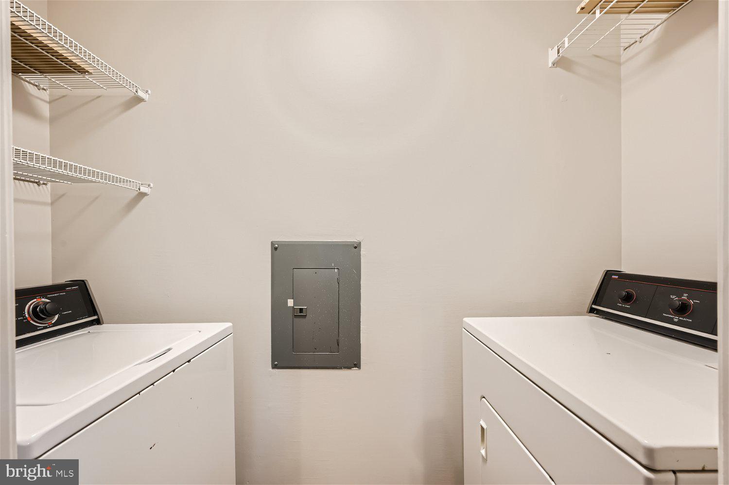 ENGLISH COUNTRY MANOR - Residential