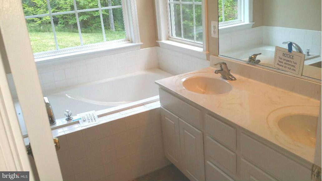 PRESIDENTIAL LAKES - Residential