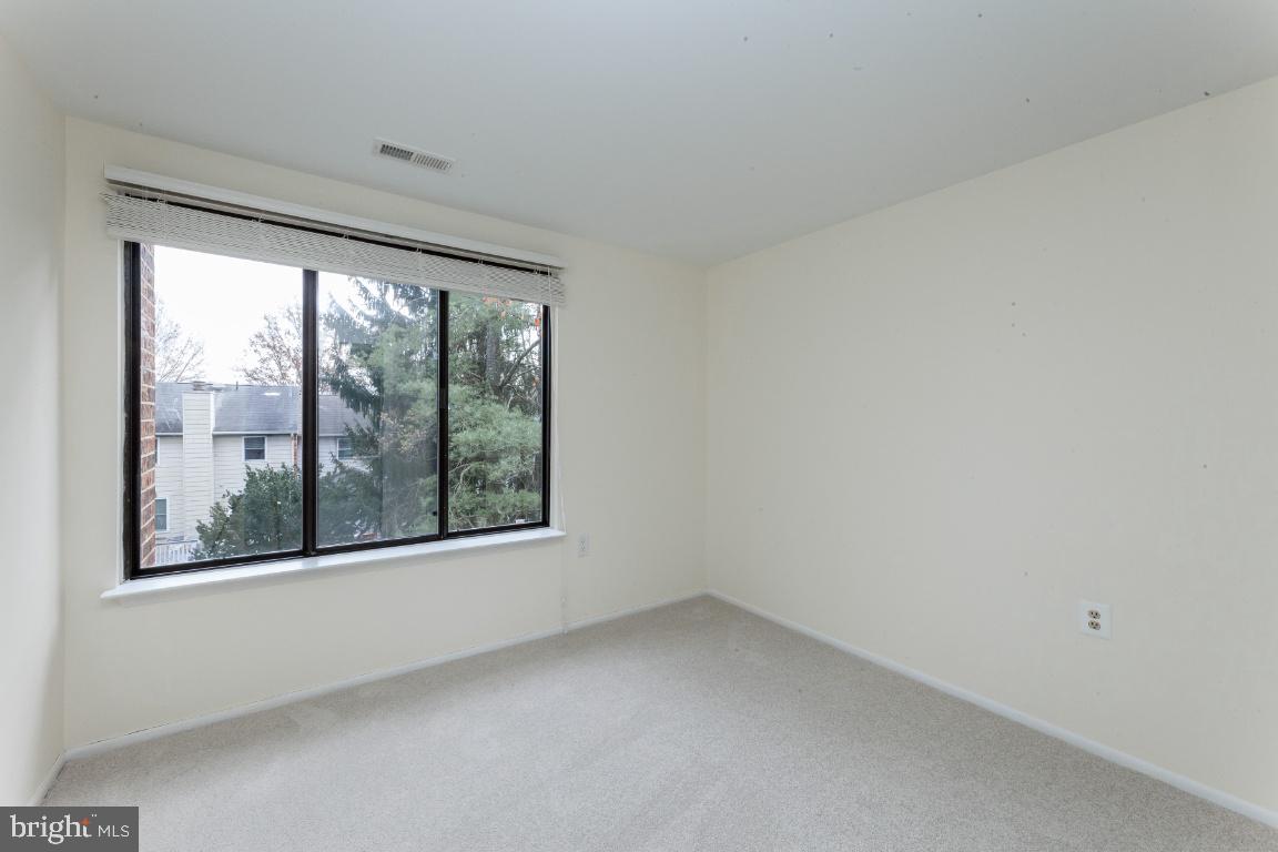 FARMINGDALE - Residential Lease