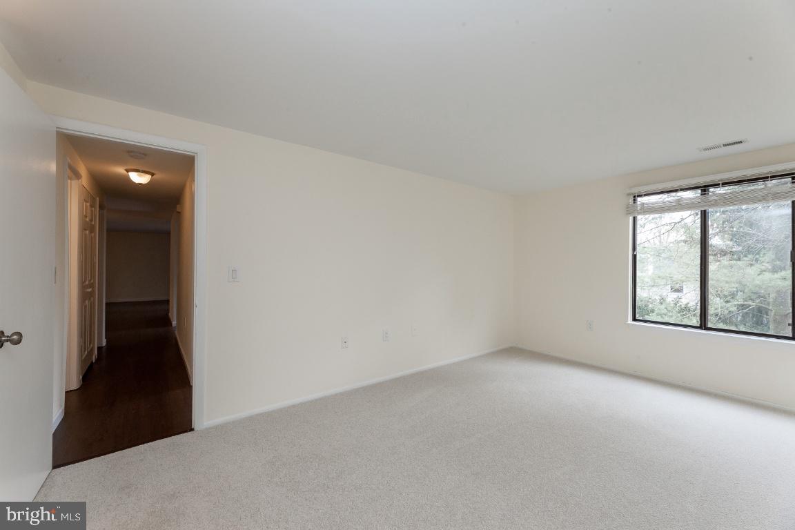 FARMINGDALE - Residential Lease