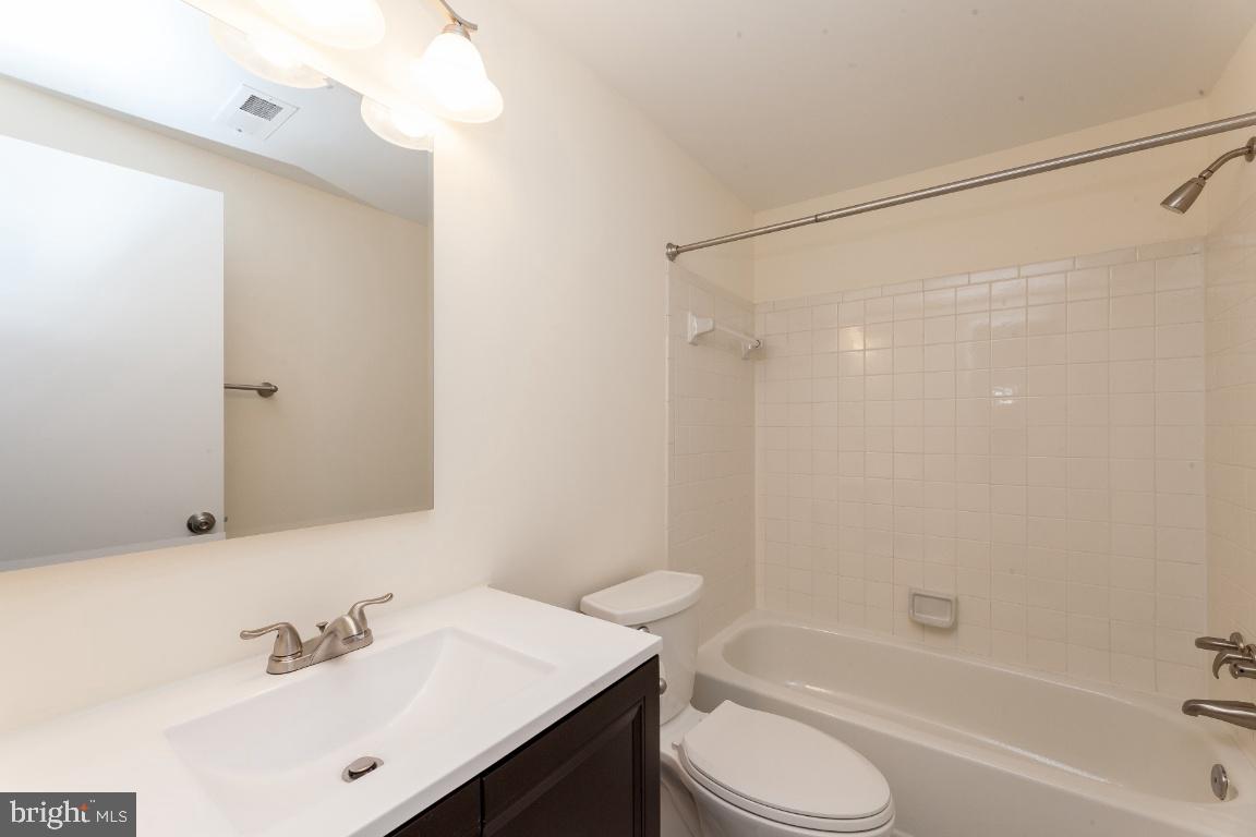 FARMINGDALE - Residential Lease