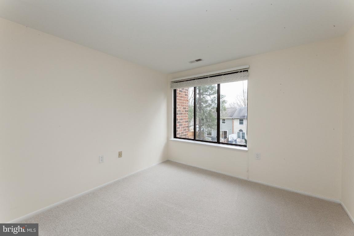 FARMINGDALE - Residential Lease