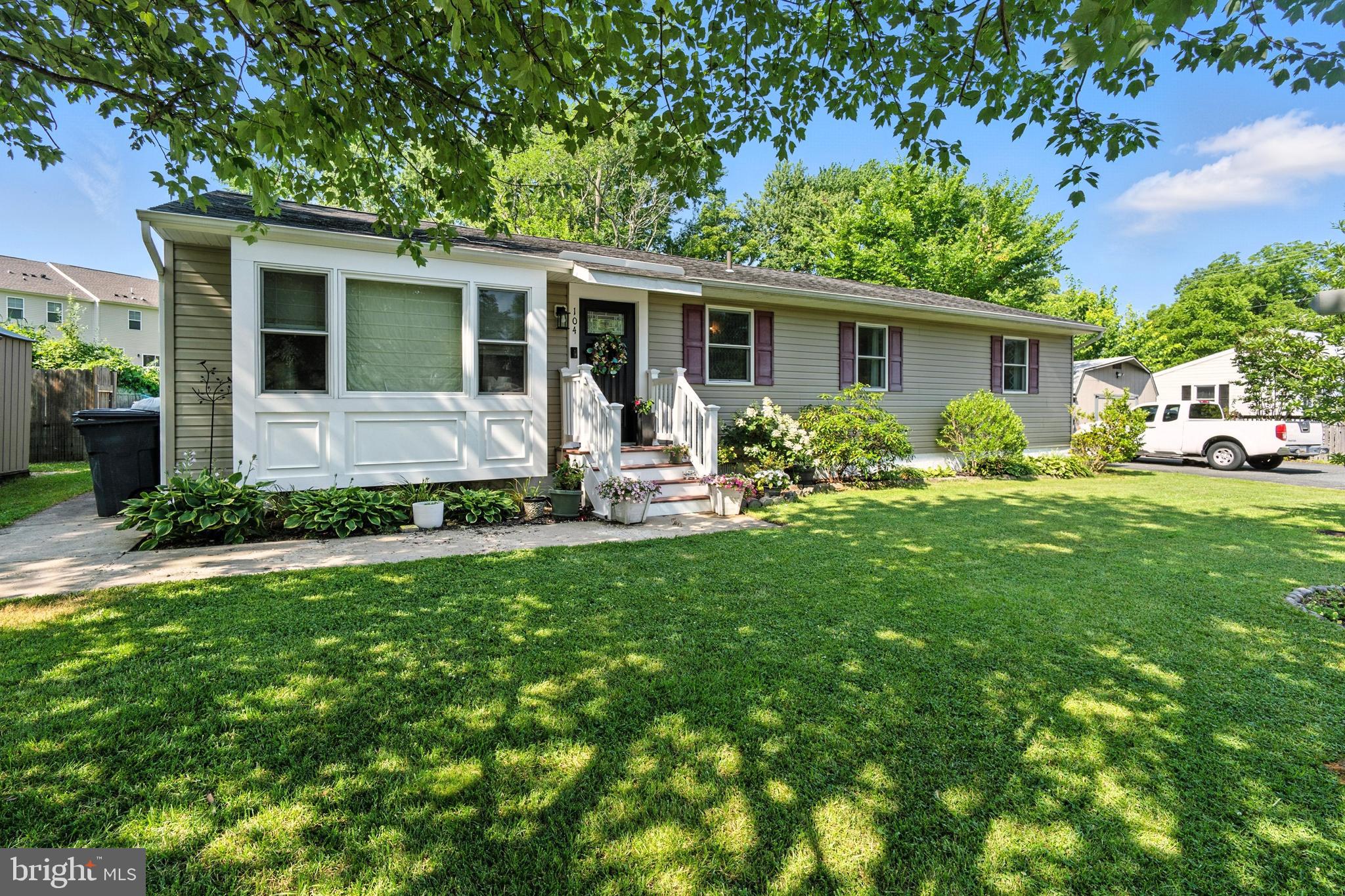 104 THOMPSON AVENUE