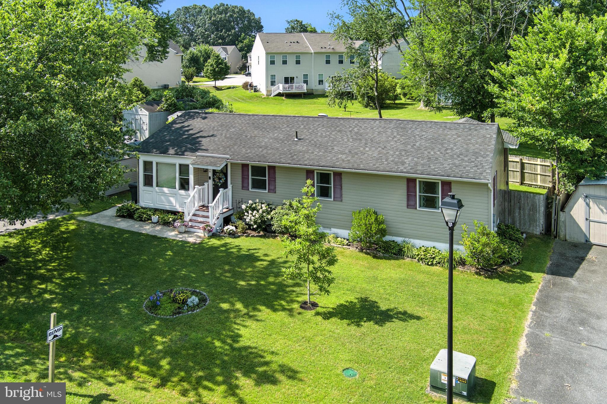 104 THOMPSON AVENUE