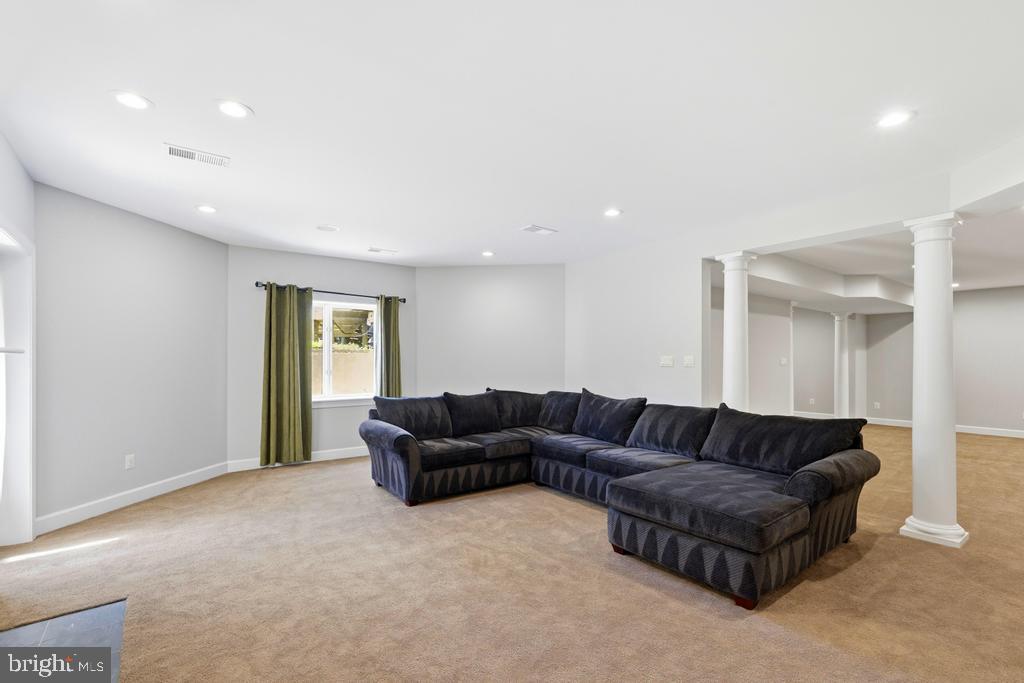 RED CEDAR WEST - Residential
