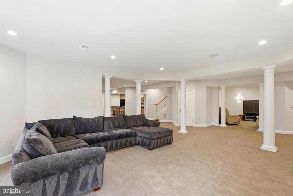 RED CEDAR WEST - Residential