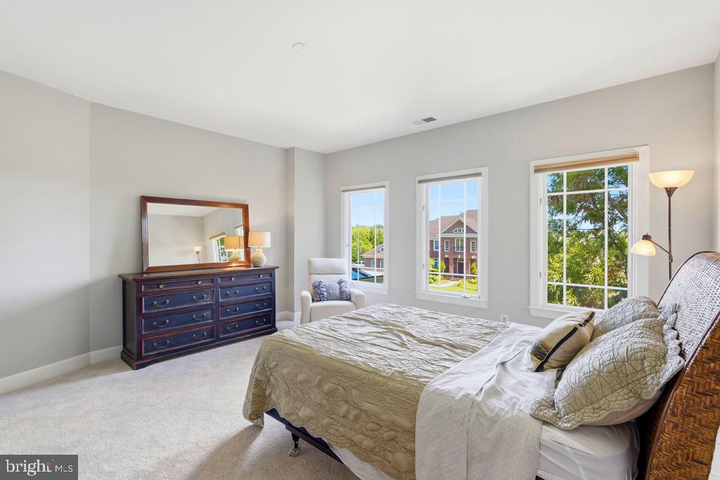 RED CEDAR WEST - Residential
