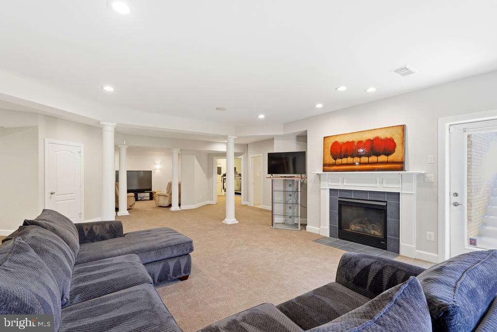 RED CEDAR WEST - Residential