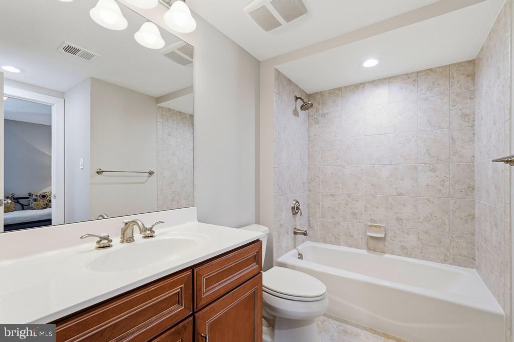 RED CEDAR WEST - Residential