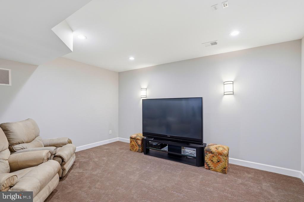 RED CEDAR WEST - Residential