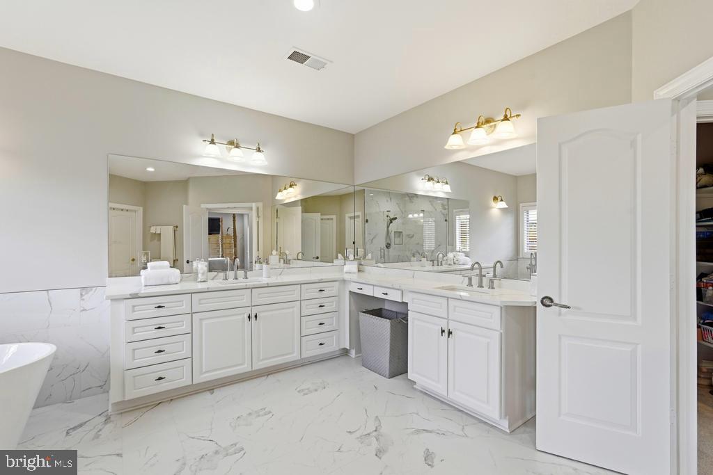 RED CEDAR WEST - Residential
