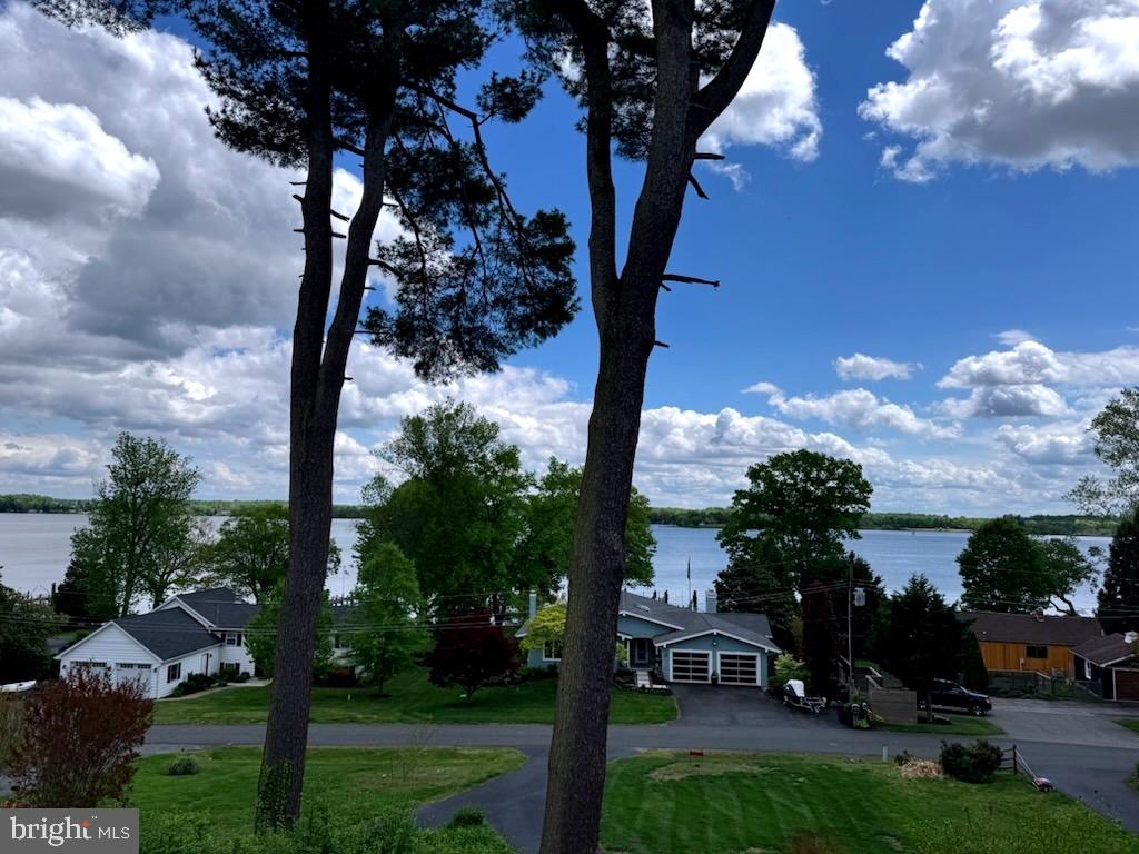 33 BONNEY SHORES