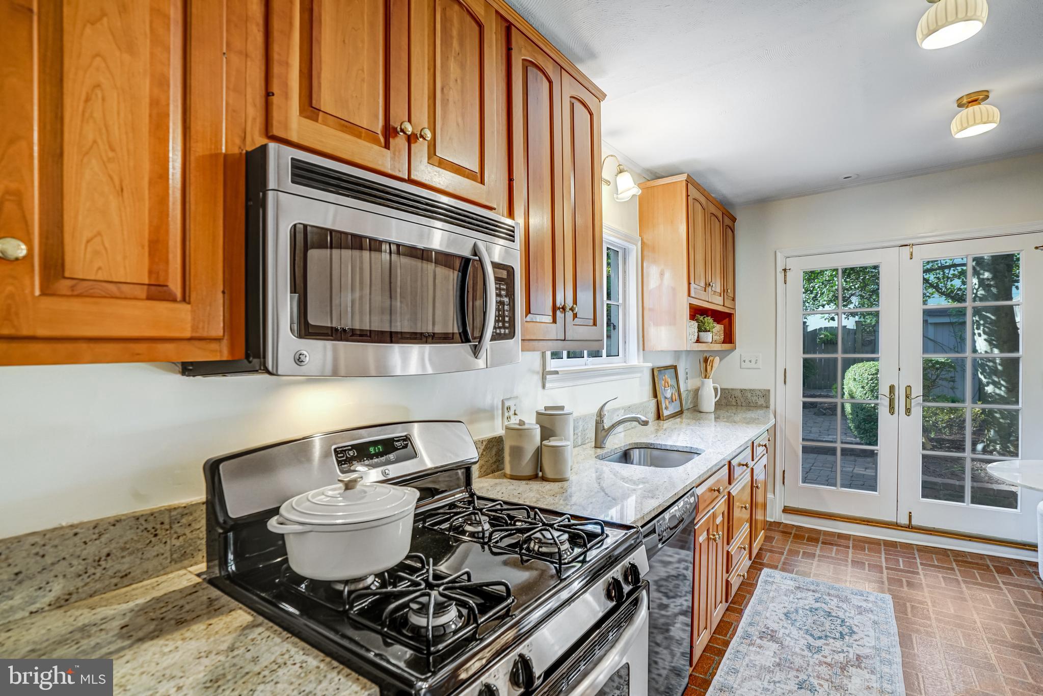 OLD TOWN ALEXANDRIA - Residential