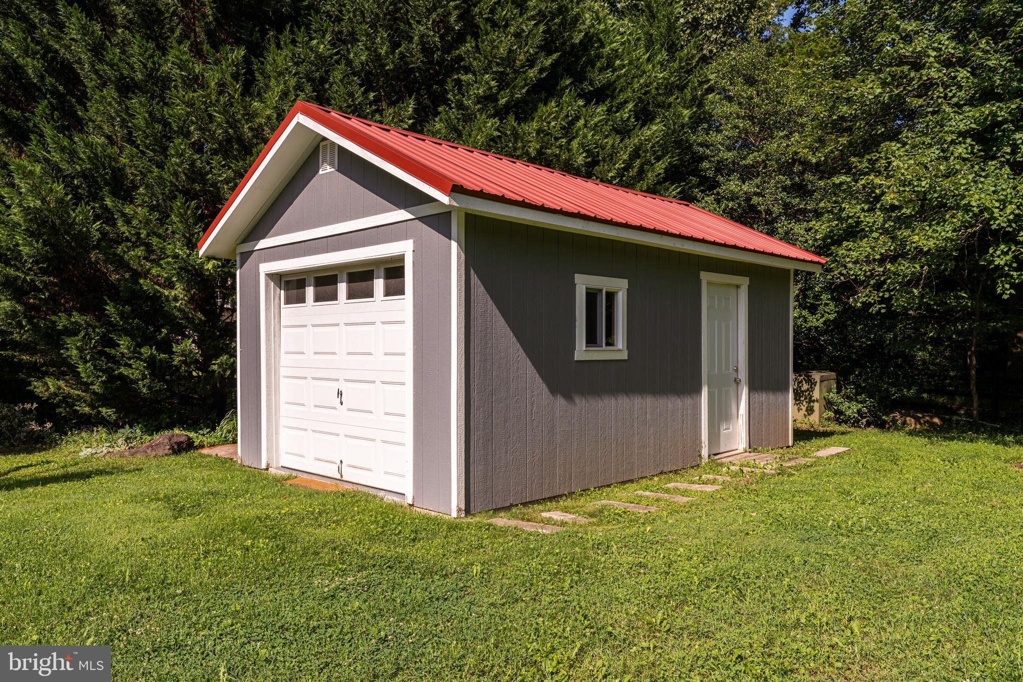 STONEY CREEK WOODS - Residential