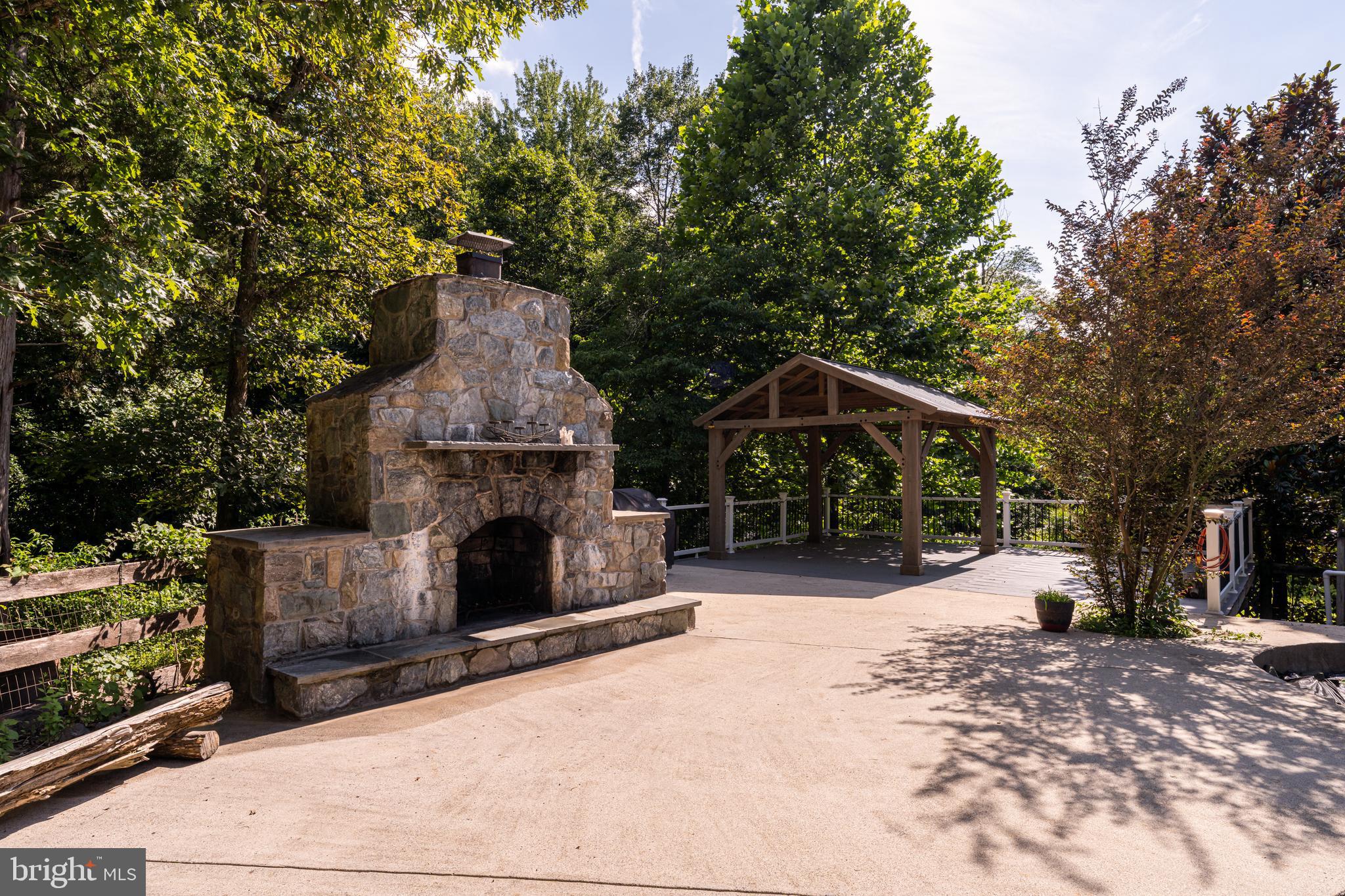 STONEY CREEK WOODS - Residential
