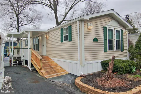 504 Maple Drive, Green Lane, PA MLS: PAMC2134484