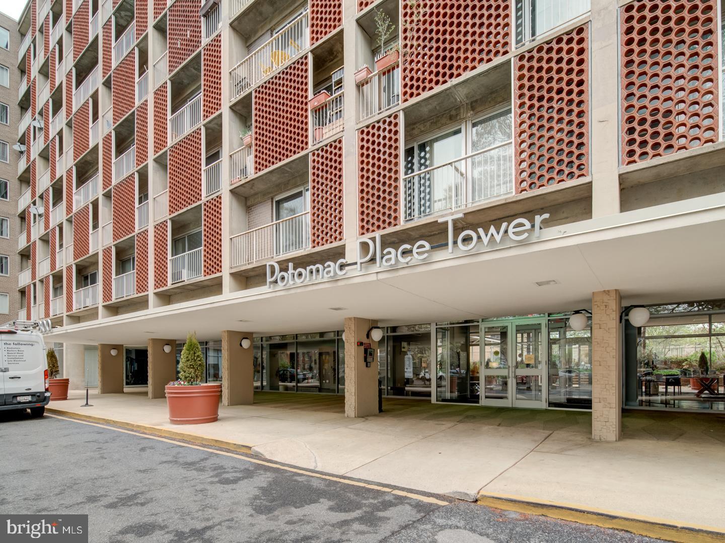 800 4TH STREET SW N-703