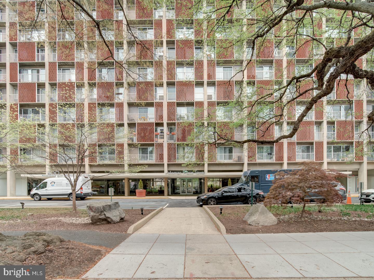 800 4TH STREET SW N-703