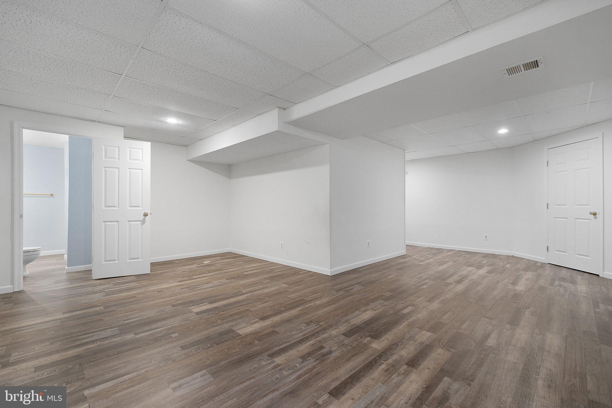 RIVERWALK/BLK WALNUT COV - Residential