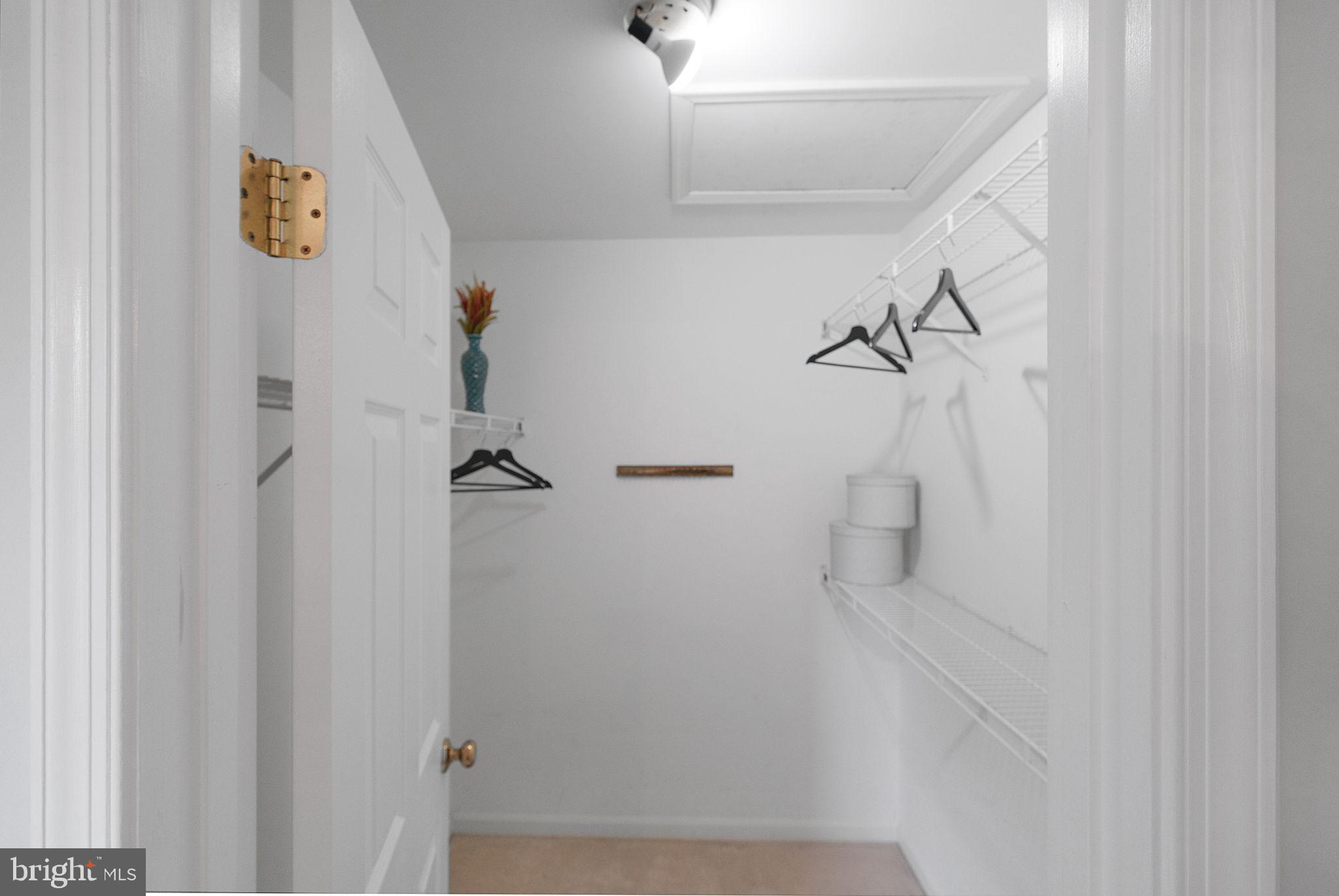 RIVERWALK/BLK WALNUT COV - Residential