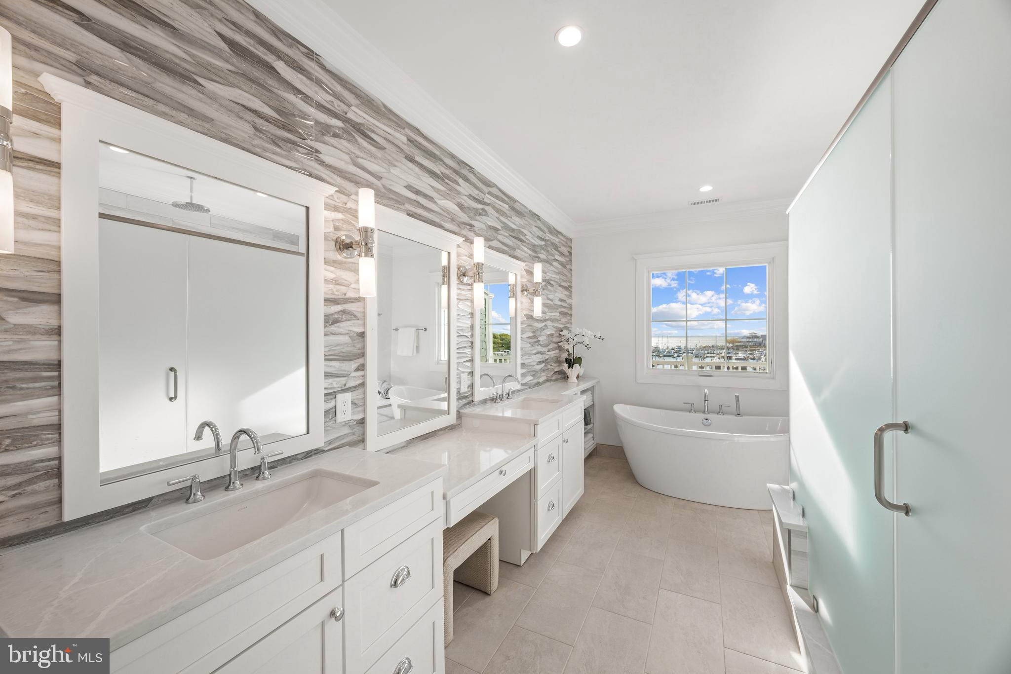 BAY BRIDGE MARINA - Residential