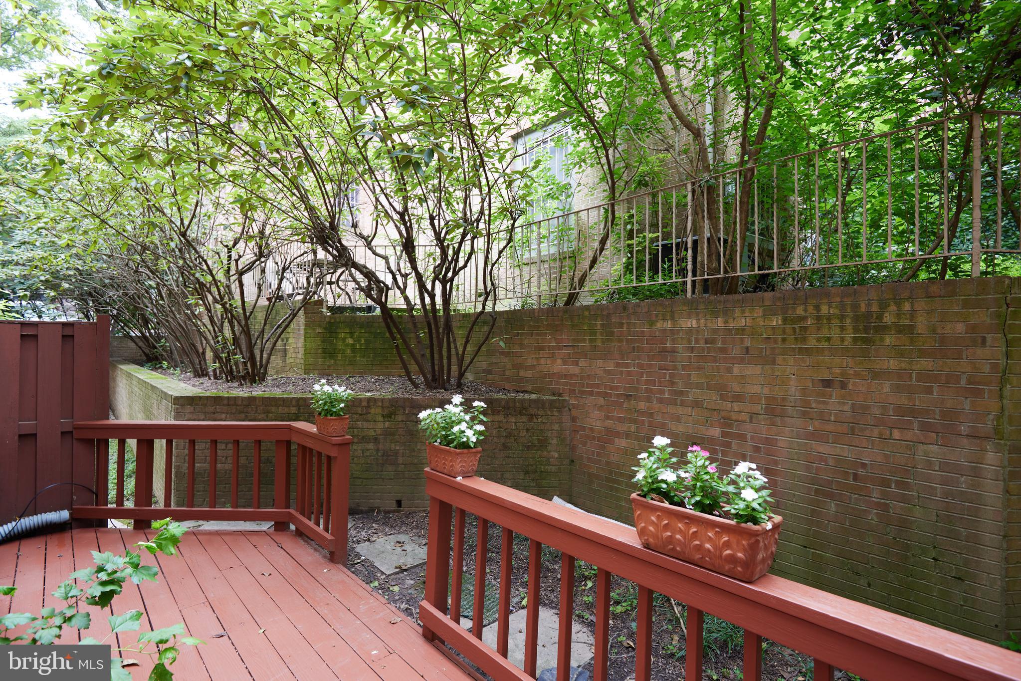 WOODSIDE PARK - Residential