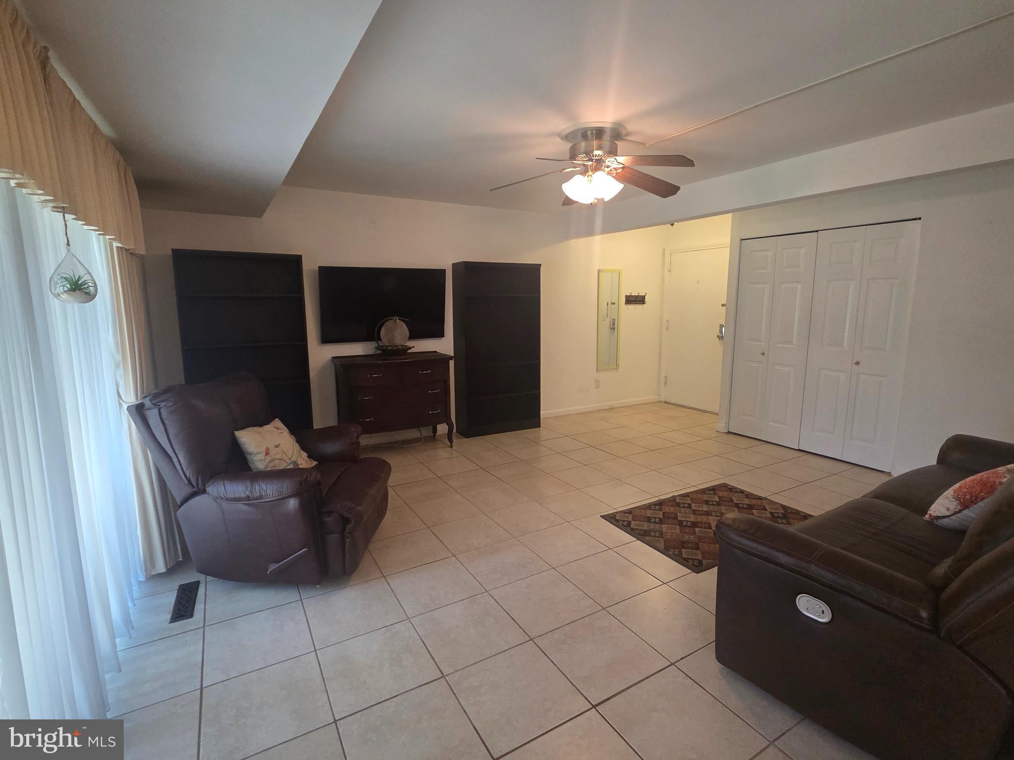 220 CROCKER DRIVE A 220-A