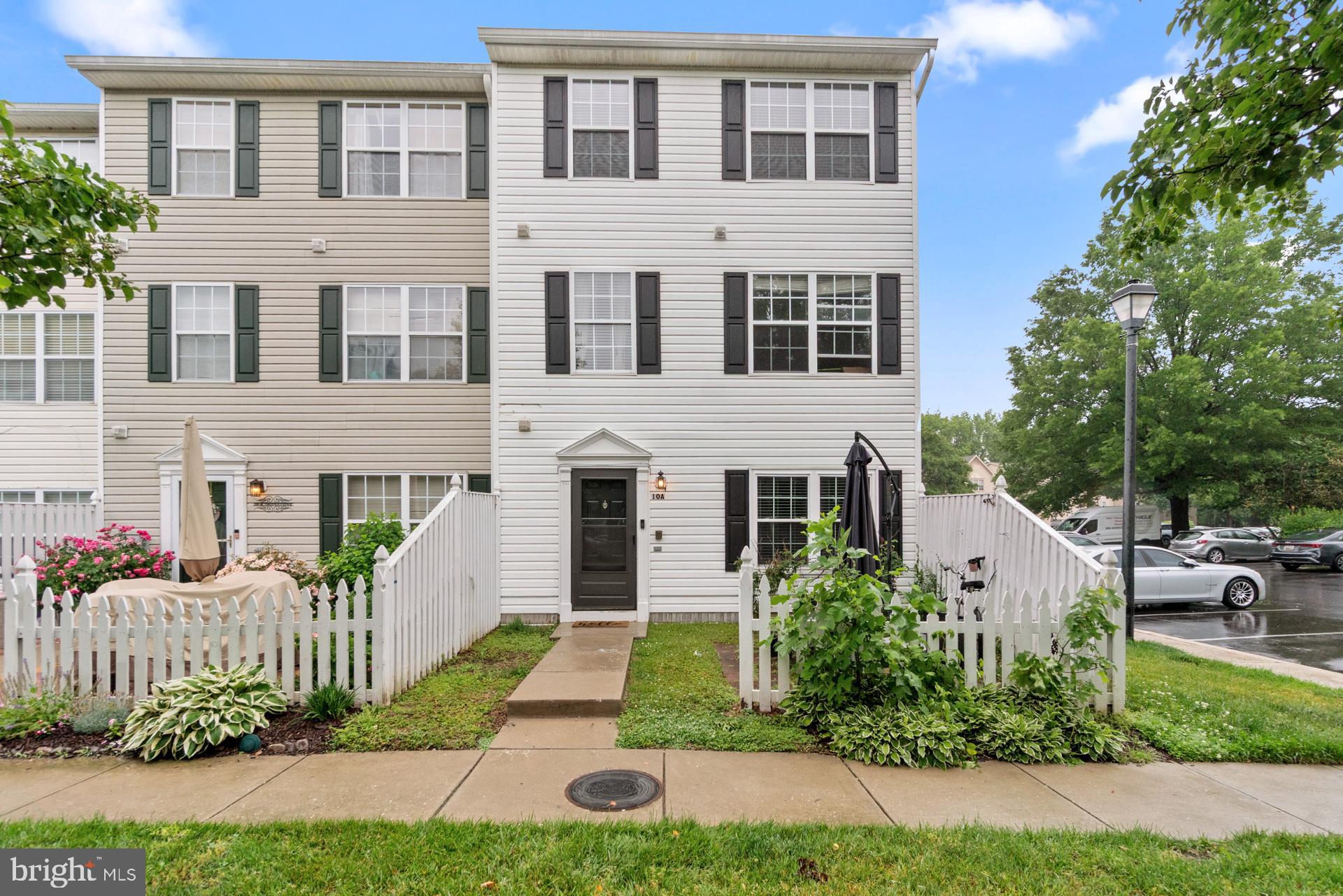 10 IRONSTONE COURT A
