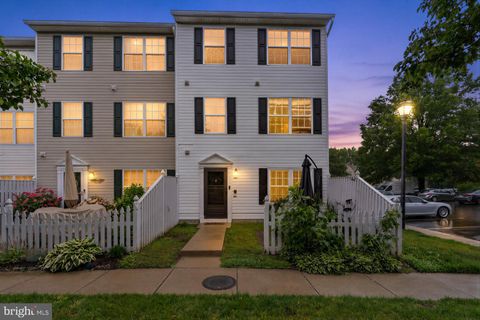 Townhouse For Sale - 10 Ironstone Court<br/> Anne Arundel County, ANNAPOLIS, MD 21403