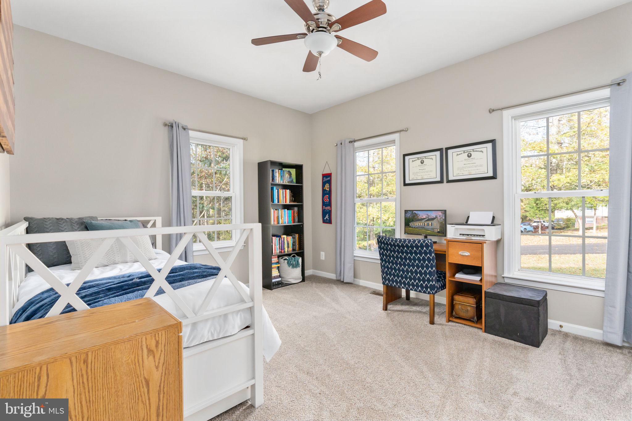 PRESIDENTIAL LAKES - Residential