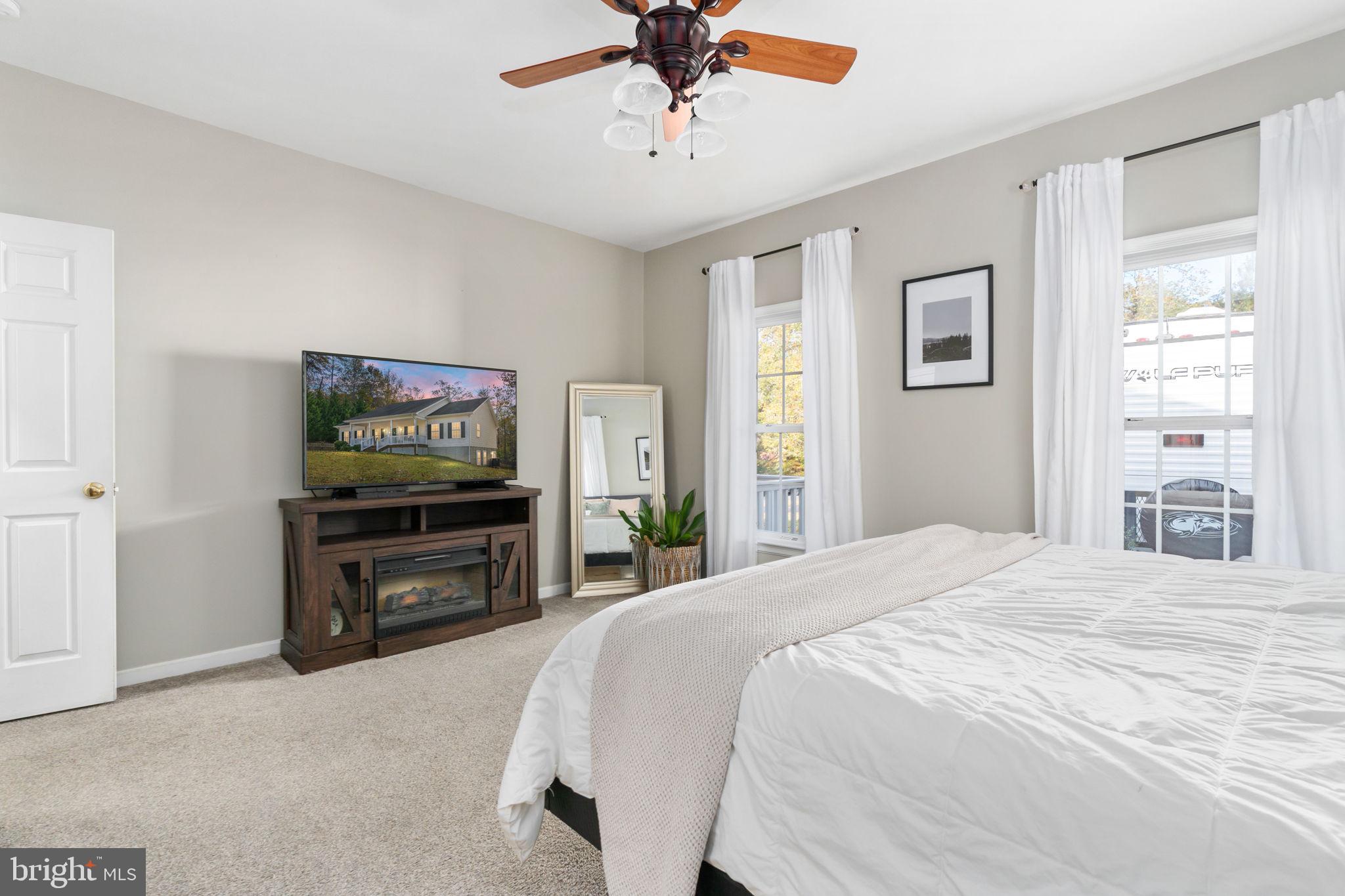 PRESIDENTIAL LAKES - Residential