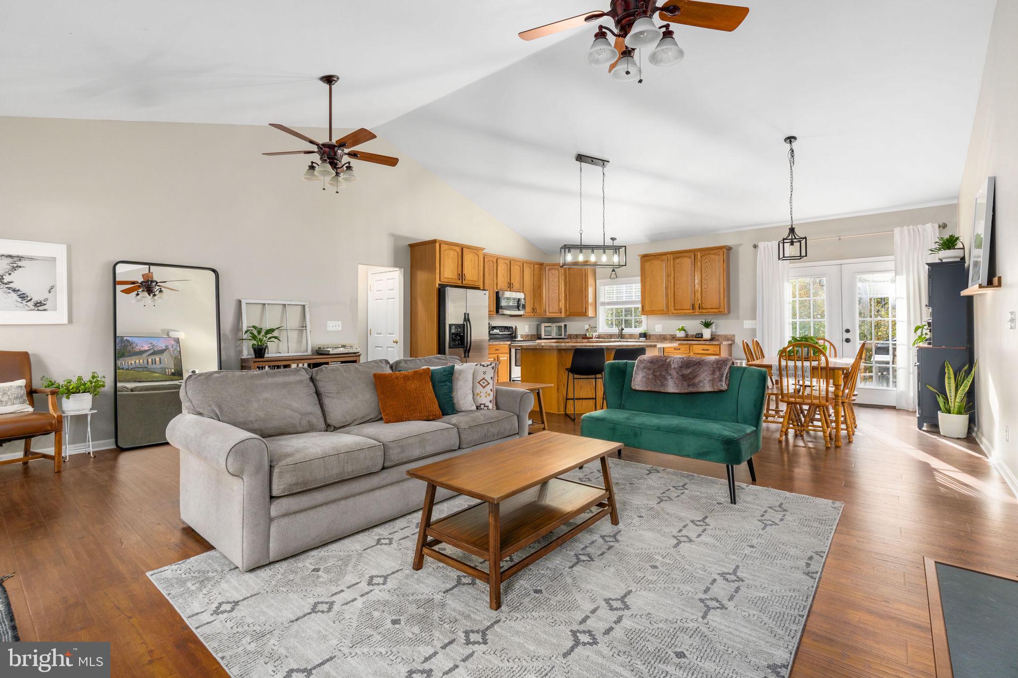 PRESIDENTIAL LAKES - Residential