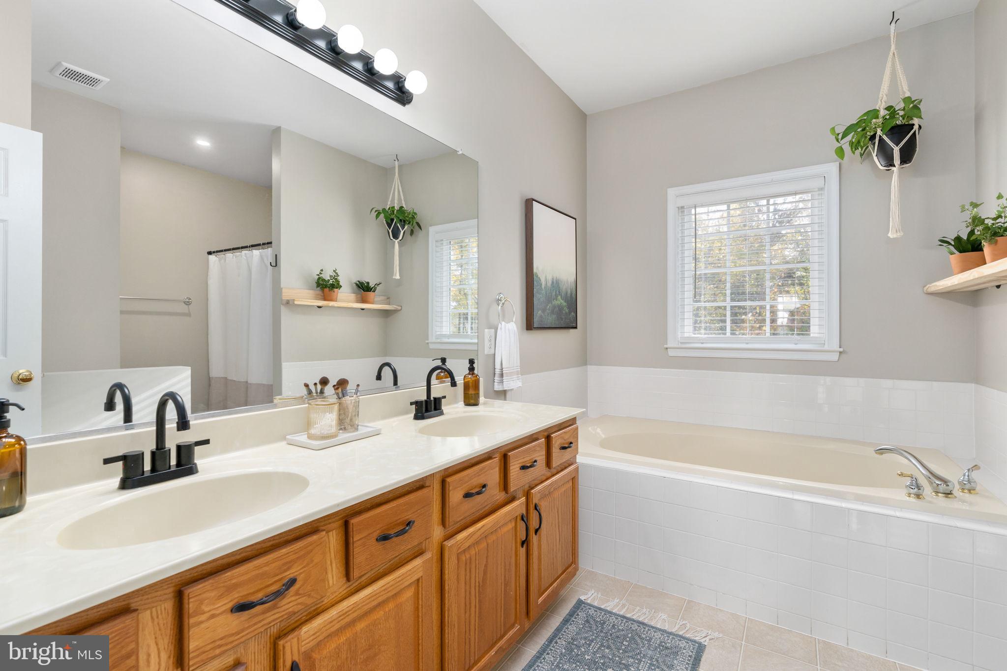 PRESIDENTIAL LAKES - Residential