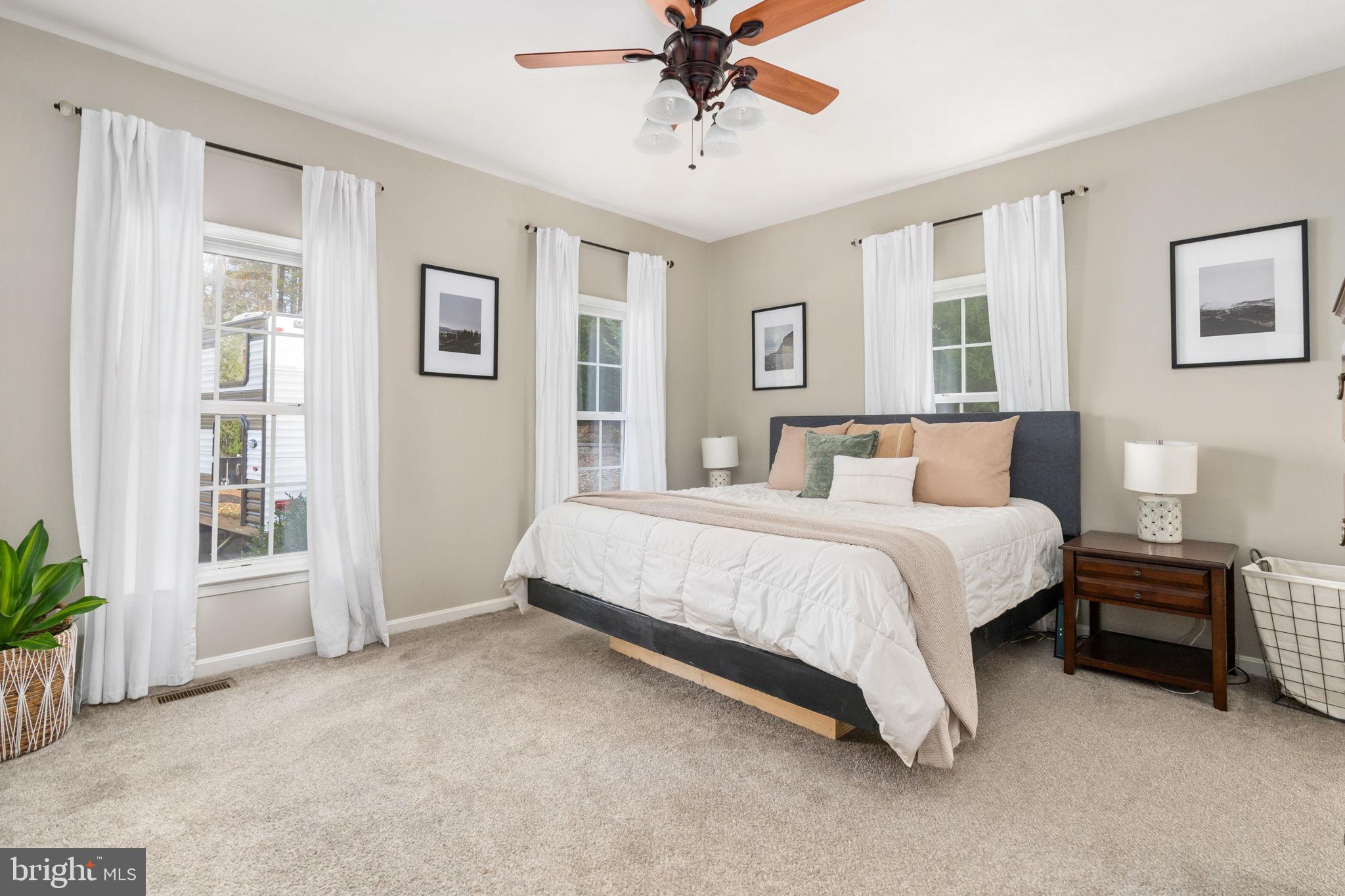 PRESIDENTIAL LAKES - Residential