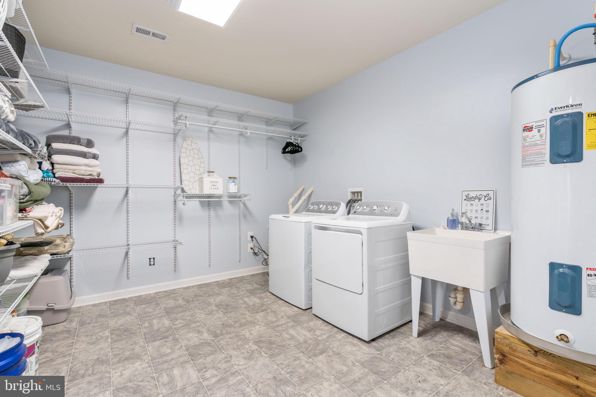 PRESIDENTIAL LAKES - Residential