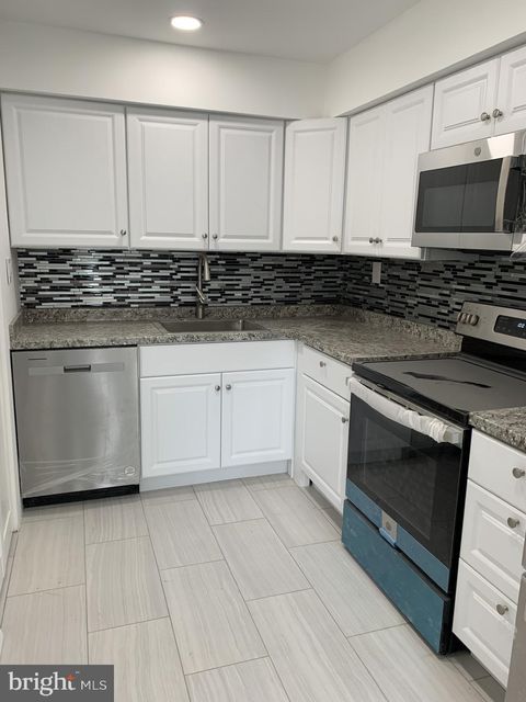 Townhouse For Rent - 2113 Harbour Drive<br/> PALMYRA, NJ 08065