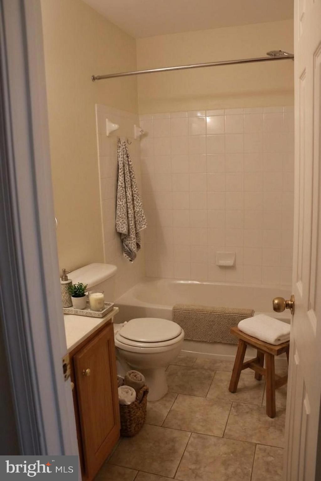 GROVEWOOD PARCEL A - Residential Lease