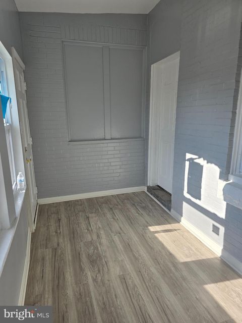 Townhouse For Sale - 211 Spruce Street<br/> DARBY, PA 19023