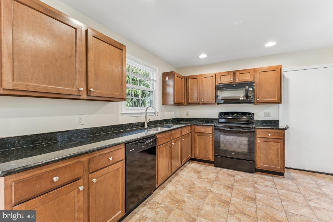 KINGS PARK WEST - Residential Lease