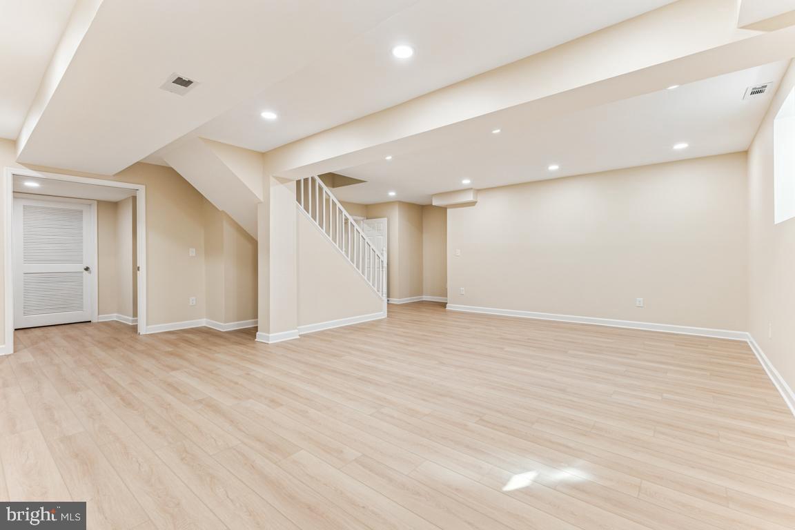 KINGS PARK WEST - Residential Lease