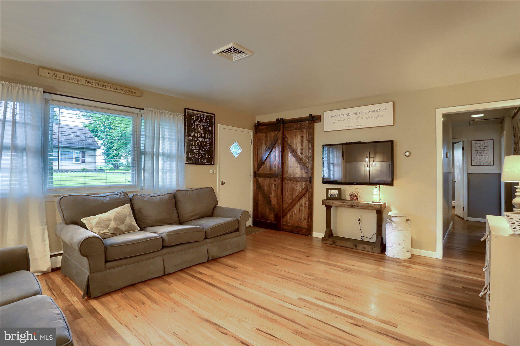 38 PARKVIEW DR