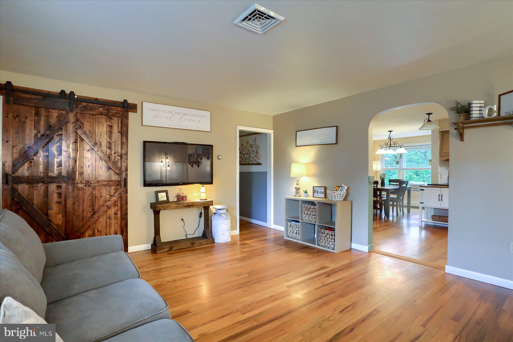 38 PARKVIEW DR