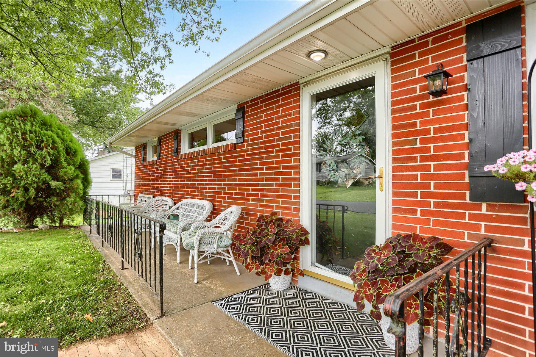 38 PARKVIEW DR